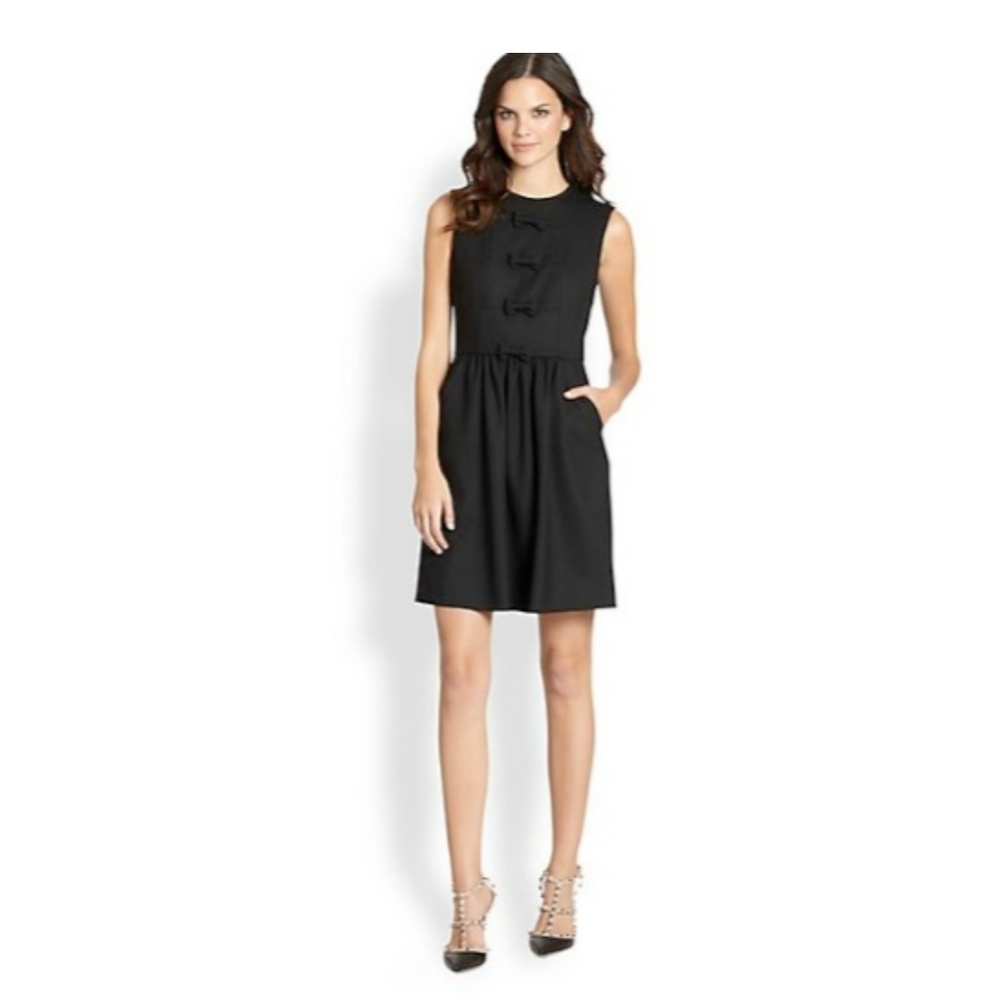 Red Valentino Crew Neck A-Line Bow Embellished Mini Black Dress. Size: EU 44.